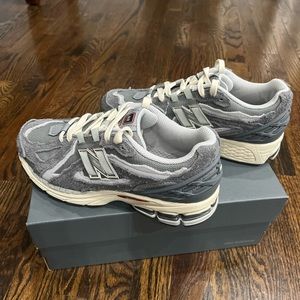 Size 7.5 in Men. So Size 9 in women.